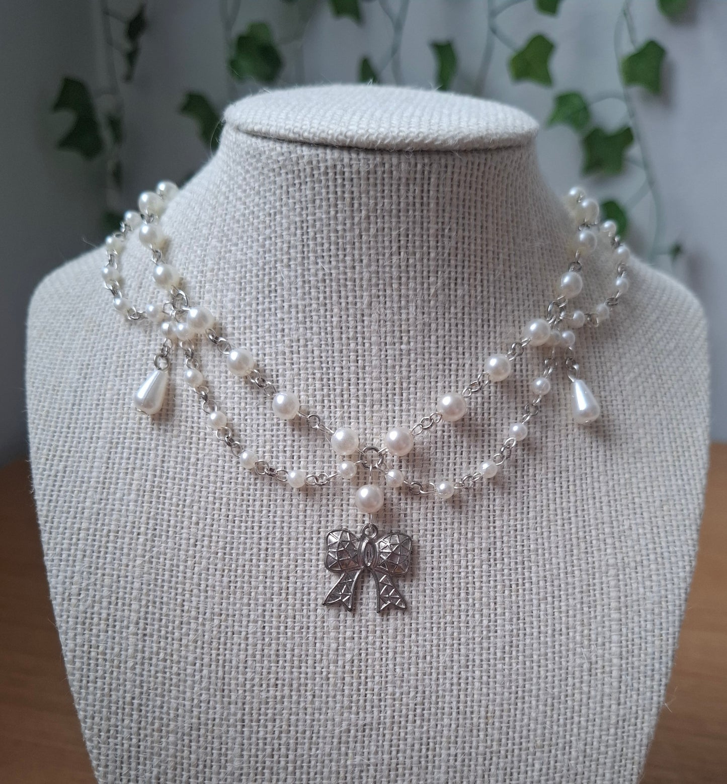 Pearl-drop Bow Necklace